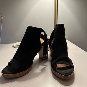 CHAROLETTE ROUSSE OPEN TOE BLOCK HEELS